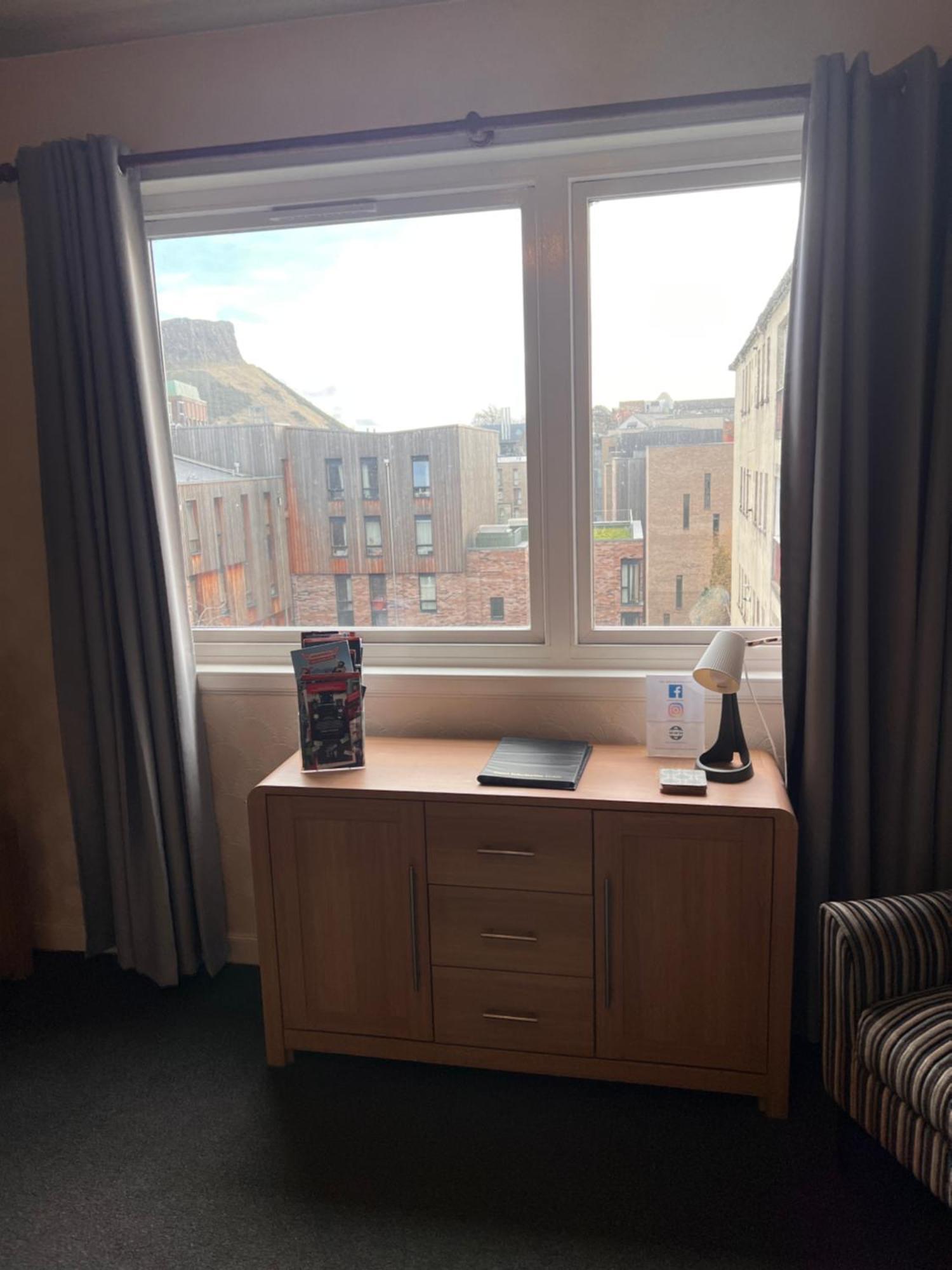 Crags View Apartment On The Royal Mile EDI Exterior photo