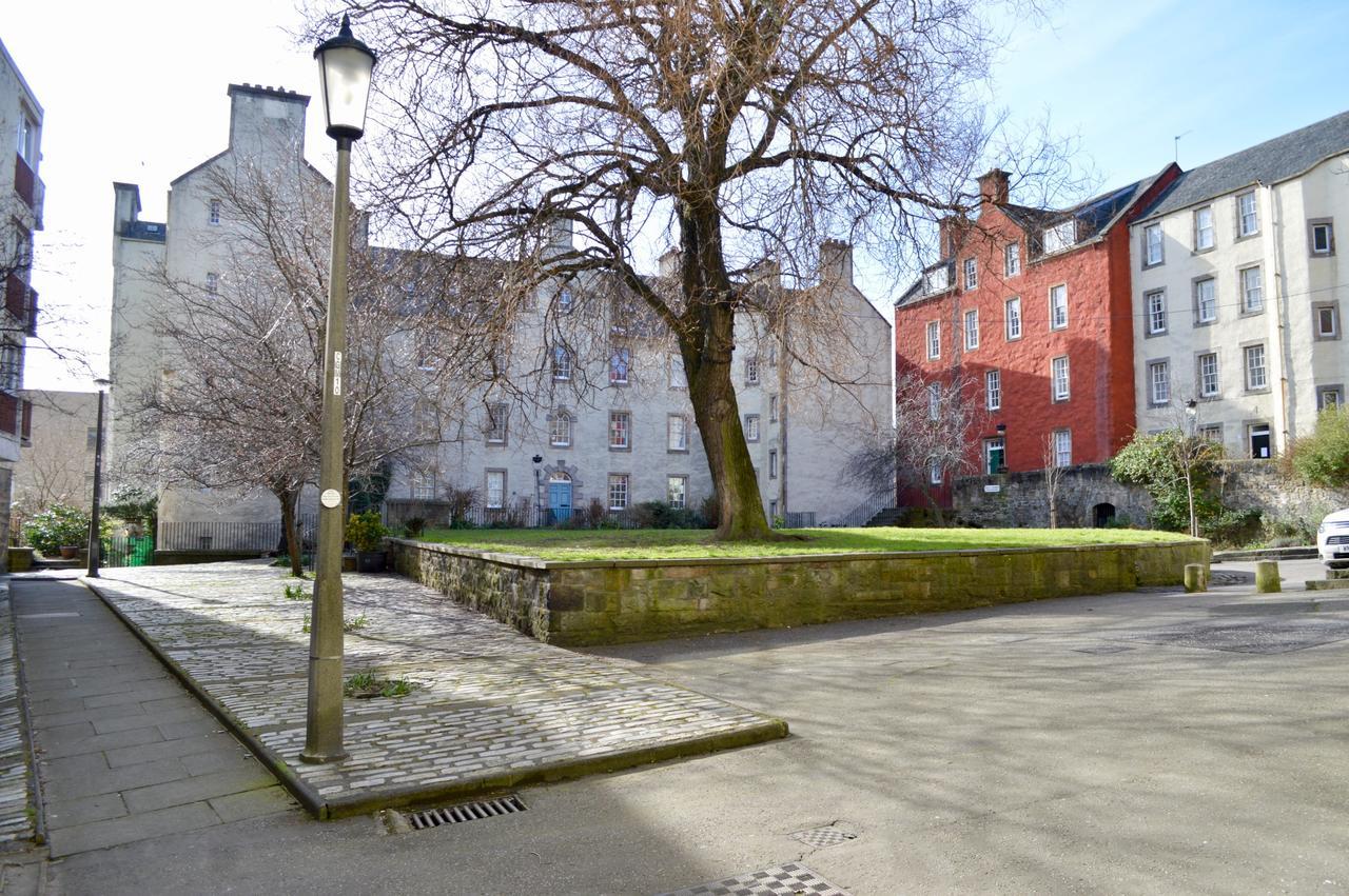 Crags View Apartment On The Royal Mile EDI Exterior photo