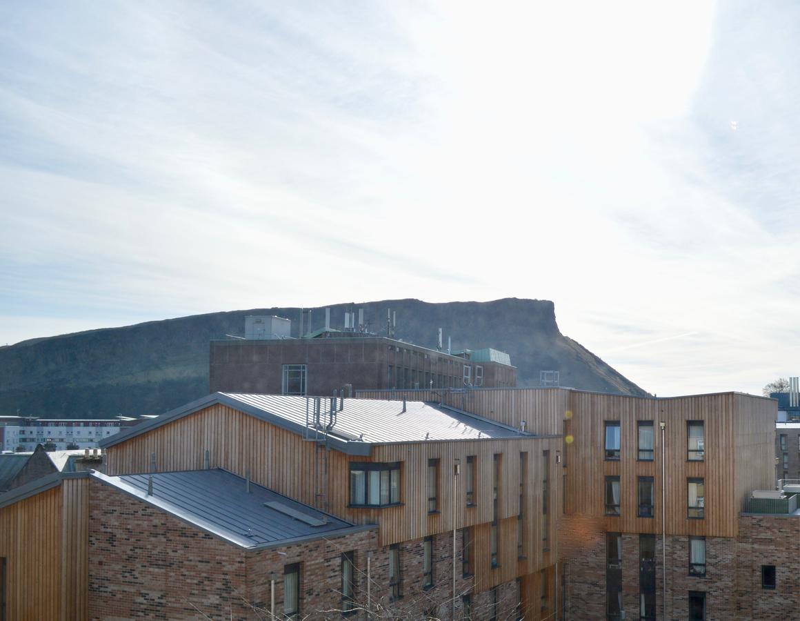Crags View Apartment On The Royal Mile EDI Exterior photo